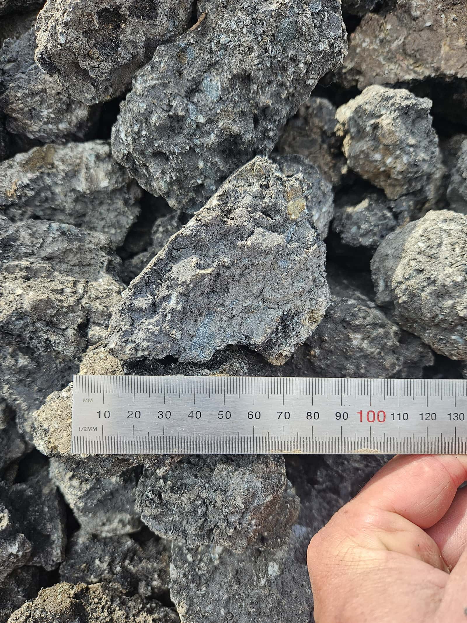 Quarried stone, natural rock, road millings